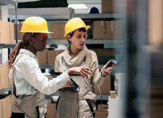 Scanning packages in the warehouse | © Atlantik Elektronik GmbH